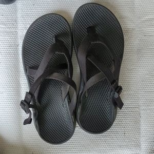 Used womens size 8 chacos